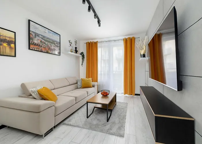 Atmospheric In With A Charming Balcony From Renters שצ'צ'ין
