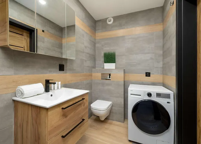 Atmospheric In With A Charming Balcony From Renters דירה *